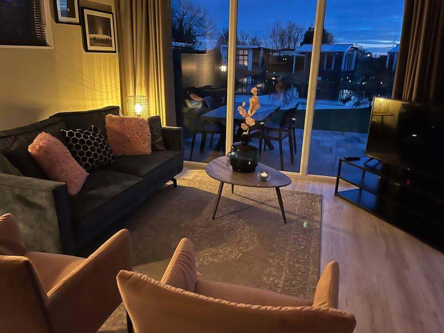 Lathum Luxus Chalet Waterfront מראה חיצוני תמונה
