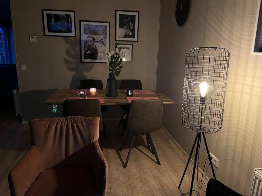 Lathum Luxus Chalet Waterfront מראה חיצוני תמונה